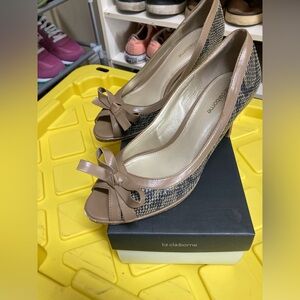 Liz Claiborne snakeskin embossed Peep-toe Pumps